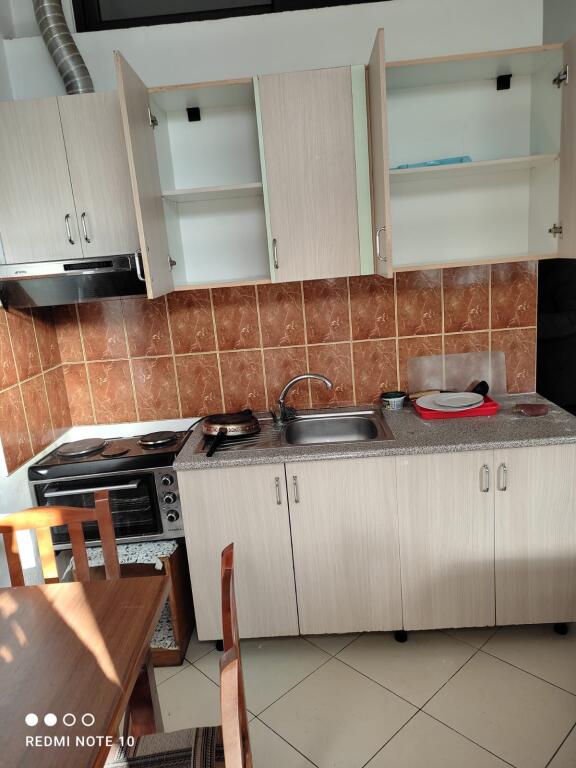 GARSIONERE 20000 LEKE.RRUGA 5 MAJI.PRANE BIG MARKET