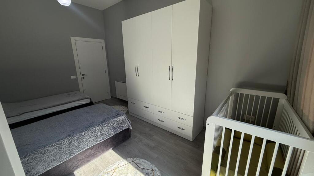 Jepet apartament 3+1+2+ post parkimi me qira te Kompleksi square 21