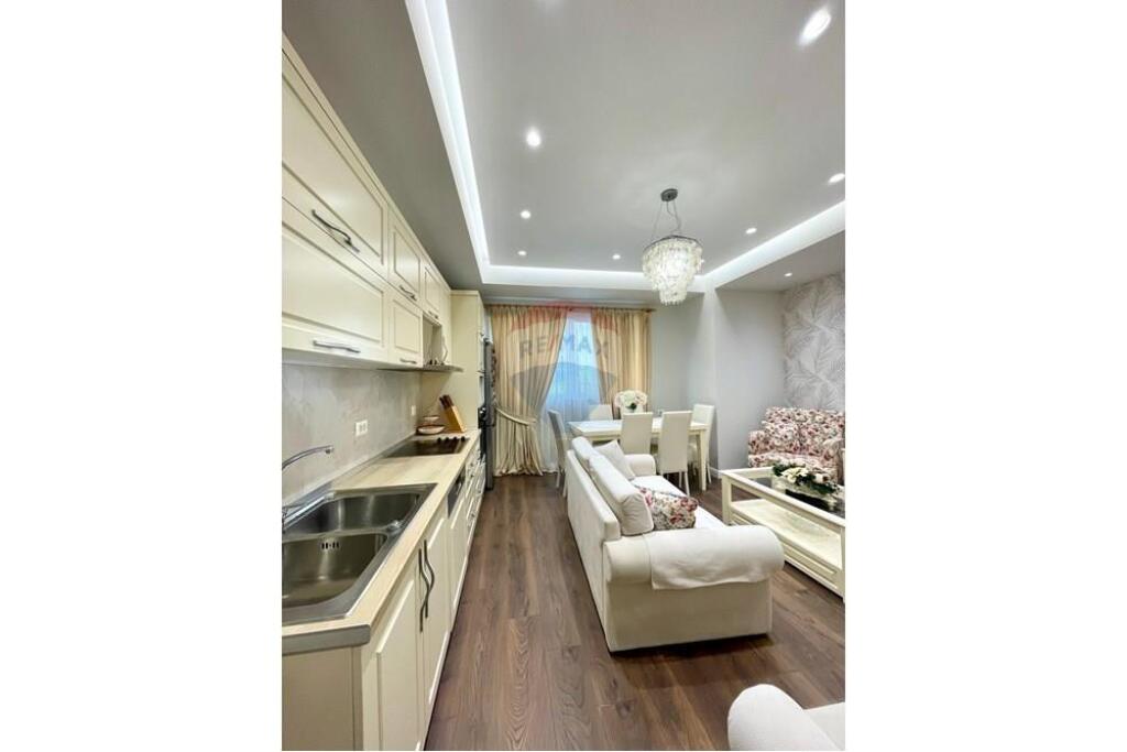 APARTAMENT 2+1 ME QIRA TEK RRUGA E DURRESIT!