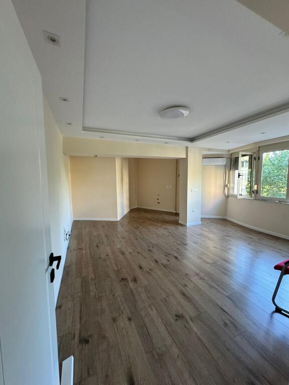 🏢 Vicino a 9 Kateshet, vicino a Dua Lounge Bar, si affitta ambiente per uffici, 2+1, vuoto. 1.200 € (Netto)