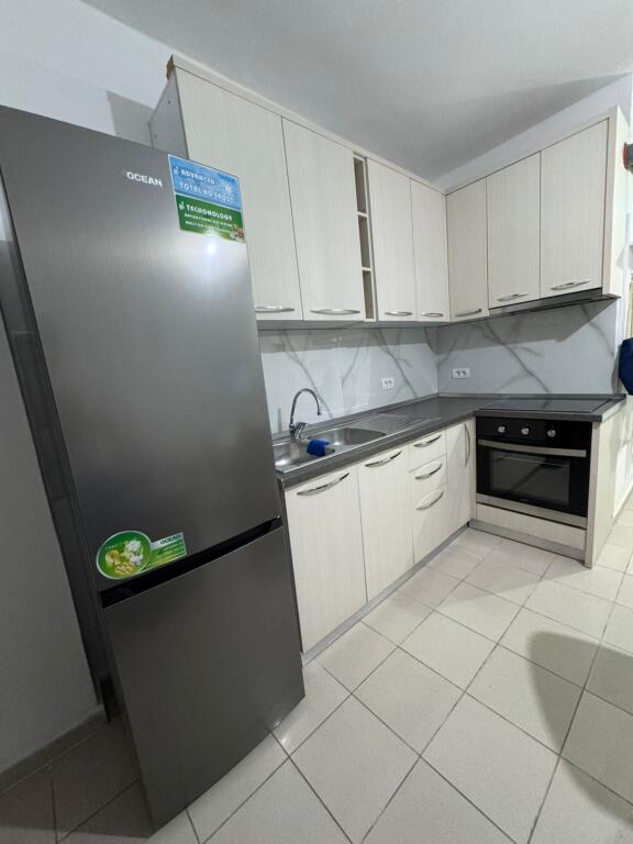Jepet me qera apartament 1+1 ne Laprake prane  Kupoles.