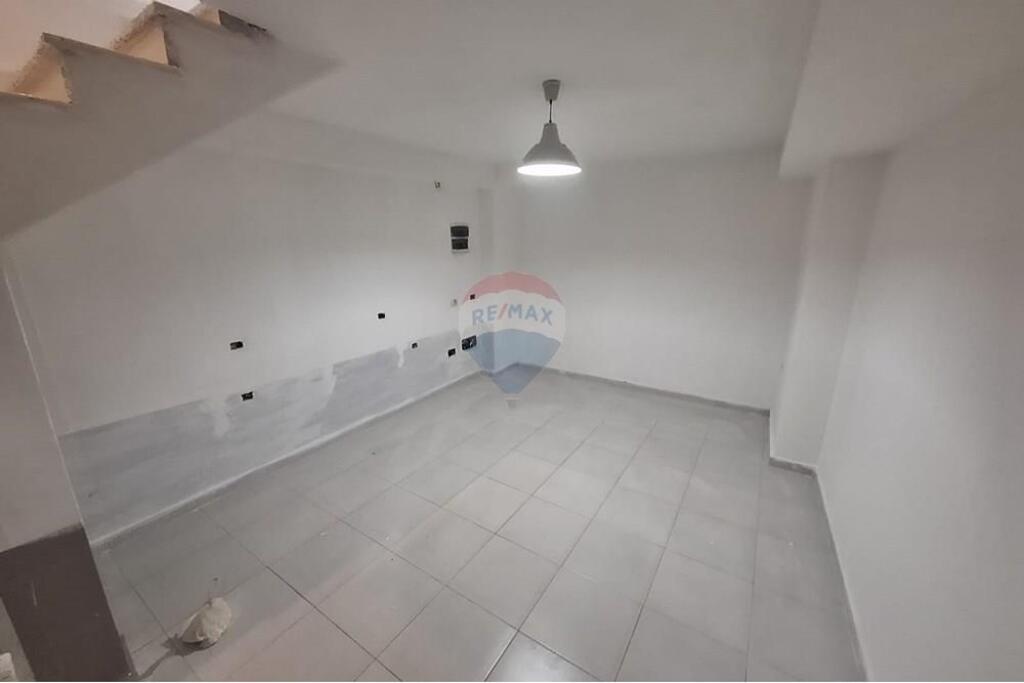 Shop for rent in Yzberisht !