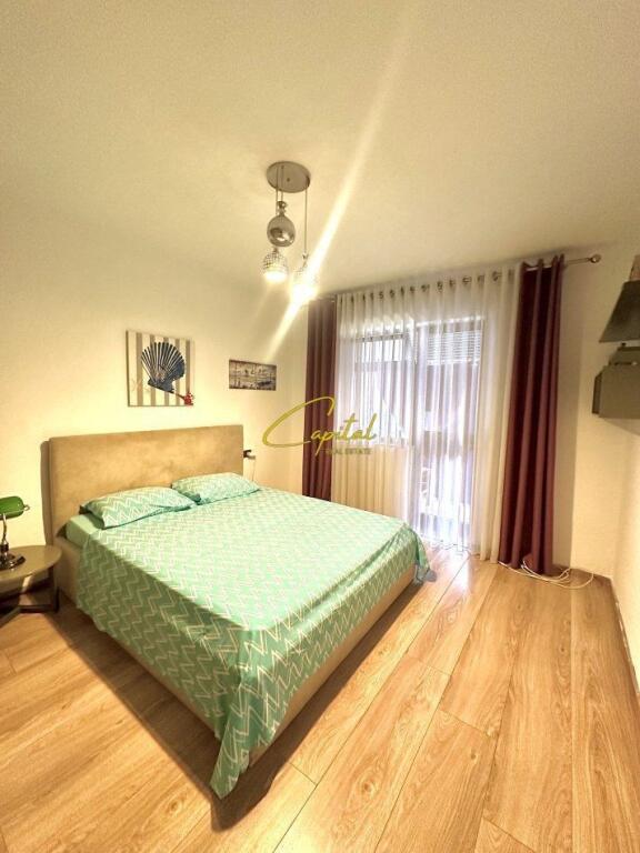 APARTAMENT ME QERA 1+1 ZOGU I ZI 500 EURO