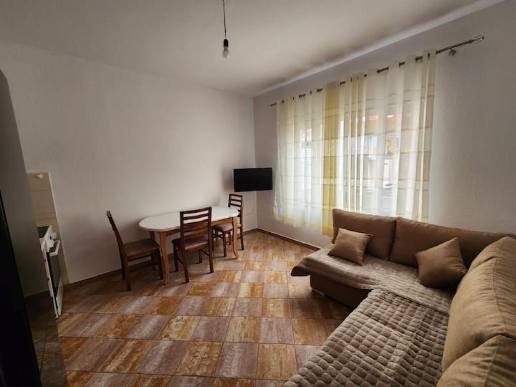 Jepet Me Qera Apartament 2+1+1 Ballkon