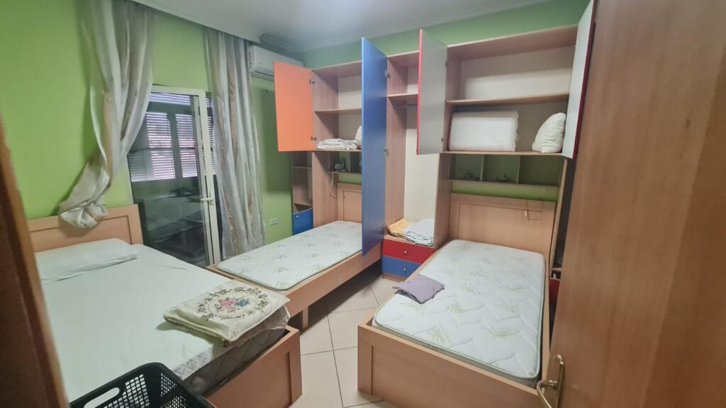 2+1,i mobiluar ,te logos zog i zi,cmimi 750 euro