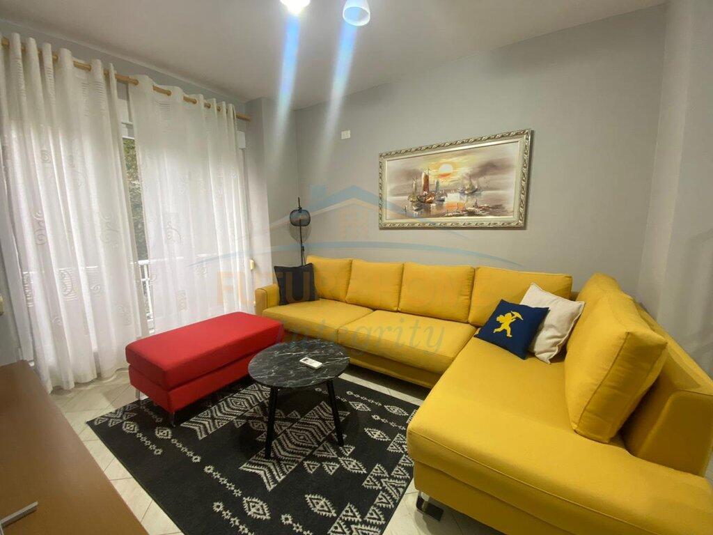Qera, Apartament 2+1+2, Kompleksi Kontakt, 21 Dhjetori, Tiranë.