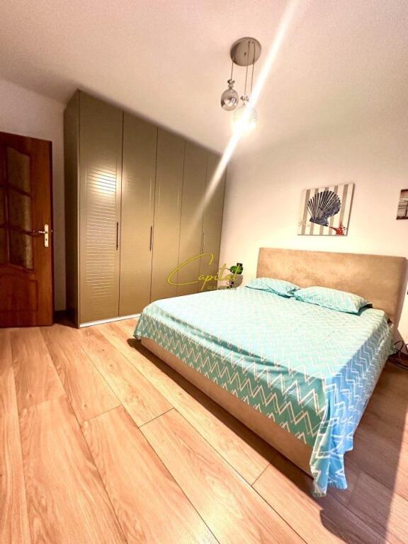 APARTAMENT ME QERA 1+1 ZOGU I ZI 500 EURO