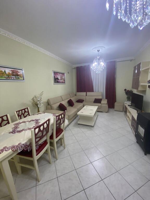 Jepet Me Qera Apartament 1+1+1 Ballkon