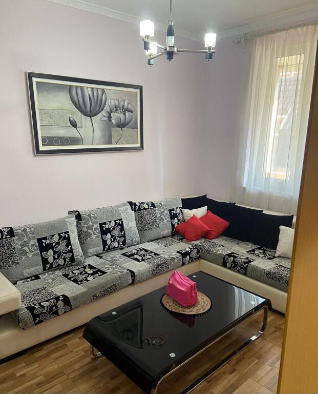 Jepet Me Qera Apartament 1+1+1 Ballkon