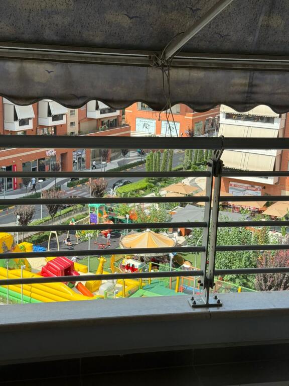 Jepet apartament 3+1+2+ post parkimi me qira te Kompleksi square 21