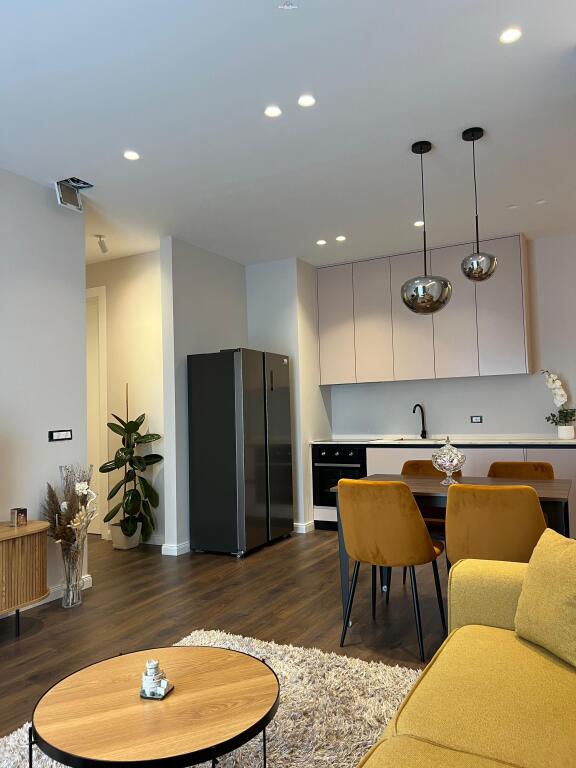 Apartament Me Qera 2+1 Tek Komuna e Parisit (ID B2201512) Tirane