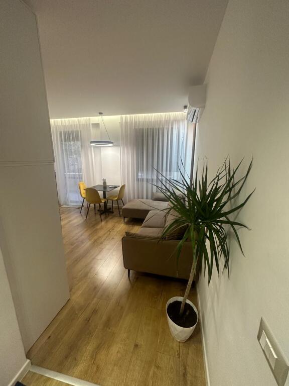 2+1,i mobiluar te quen bar liqeni i thate,cmimi 550 euro