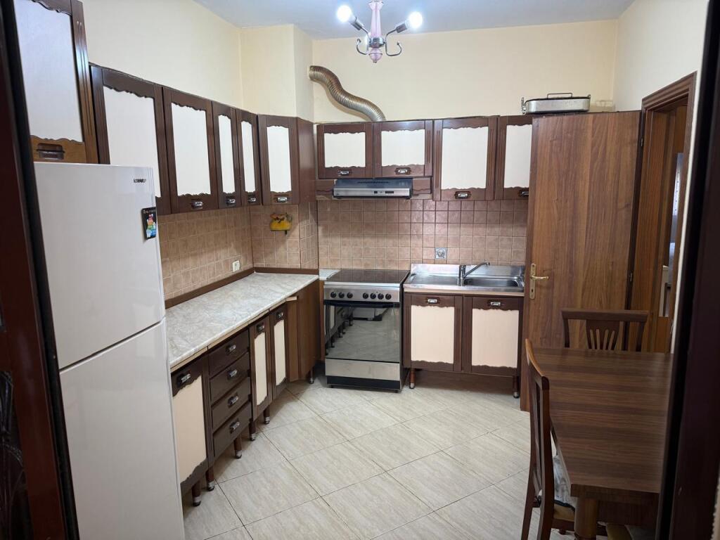 Apartament me qera 1+1 Komuna e Parisit