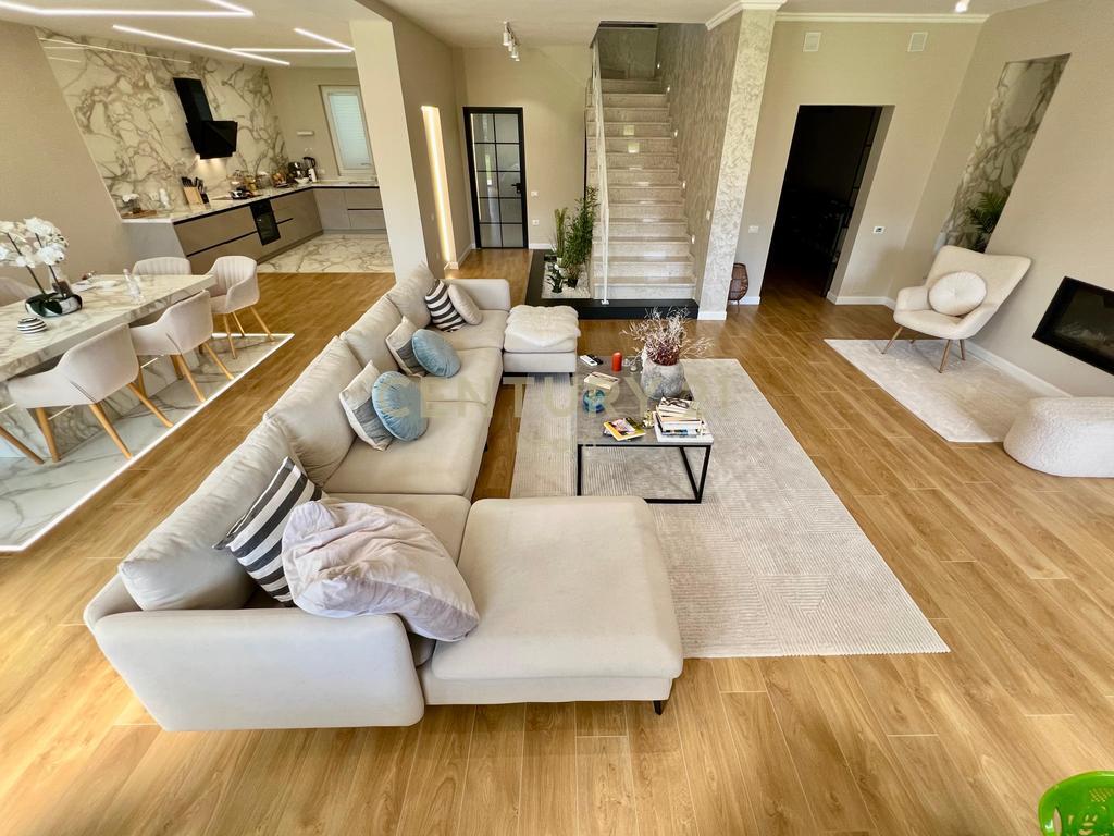 OCCASIONE - VENDITA, VILLA MODERNA SU 3 PIANI &amp; TERRENO 1.000 M2!