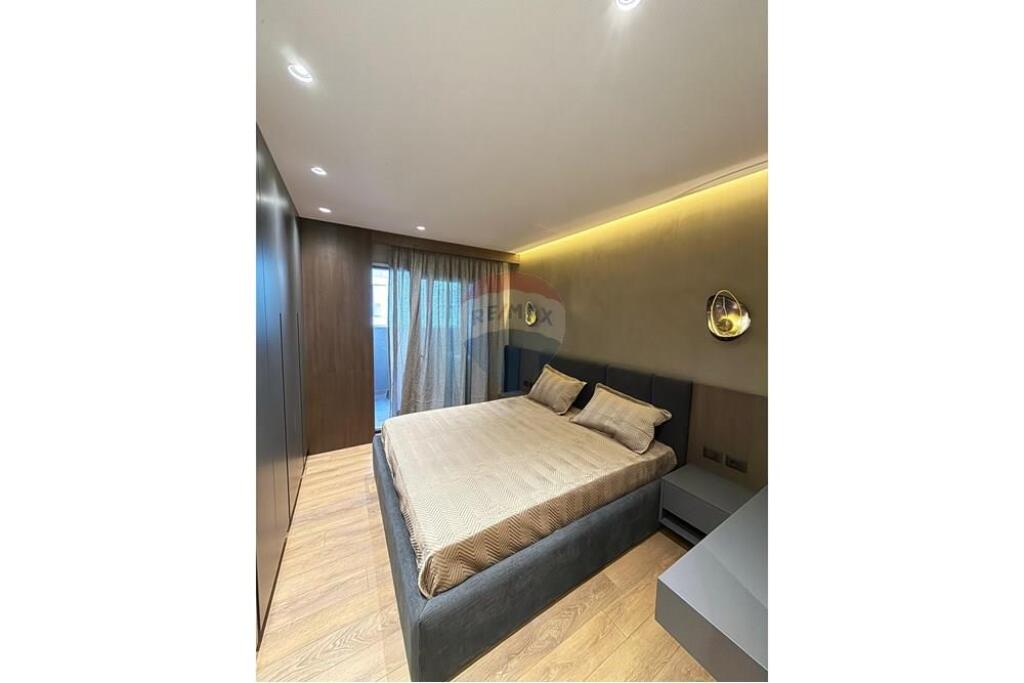 Apartament Luksoz me Qira 2+1 Rr.Durresit!!