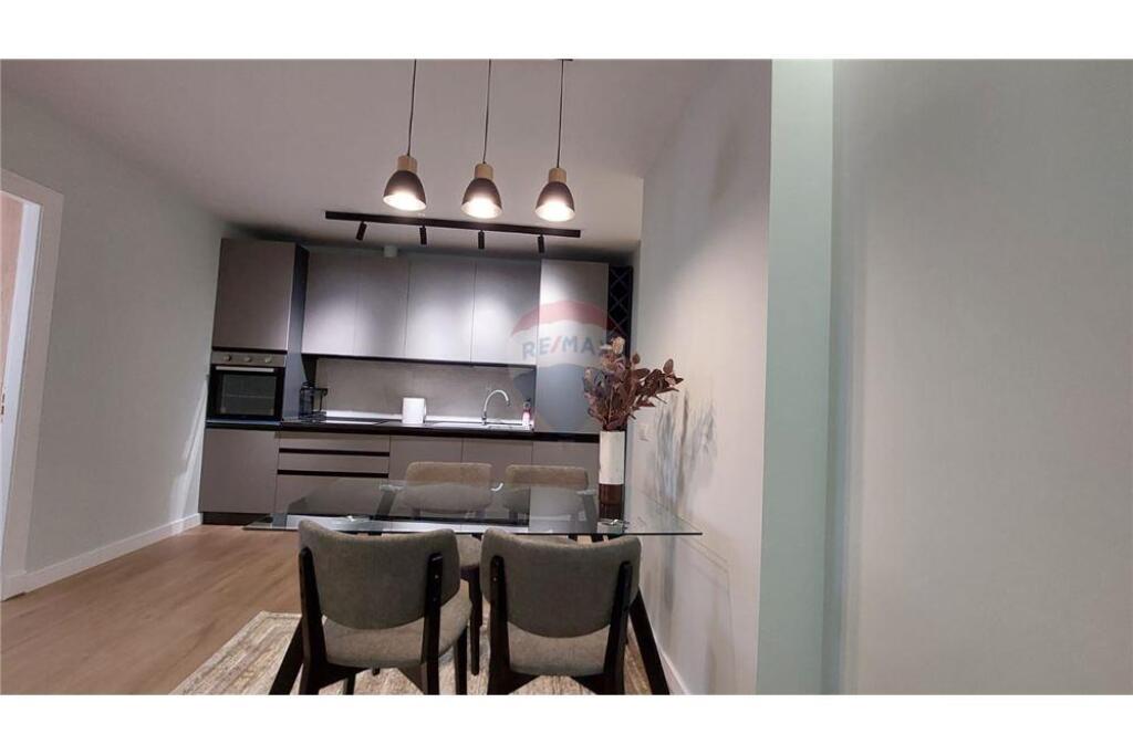 Jepet me qira apartament 1+1 te Komuna e Parisit