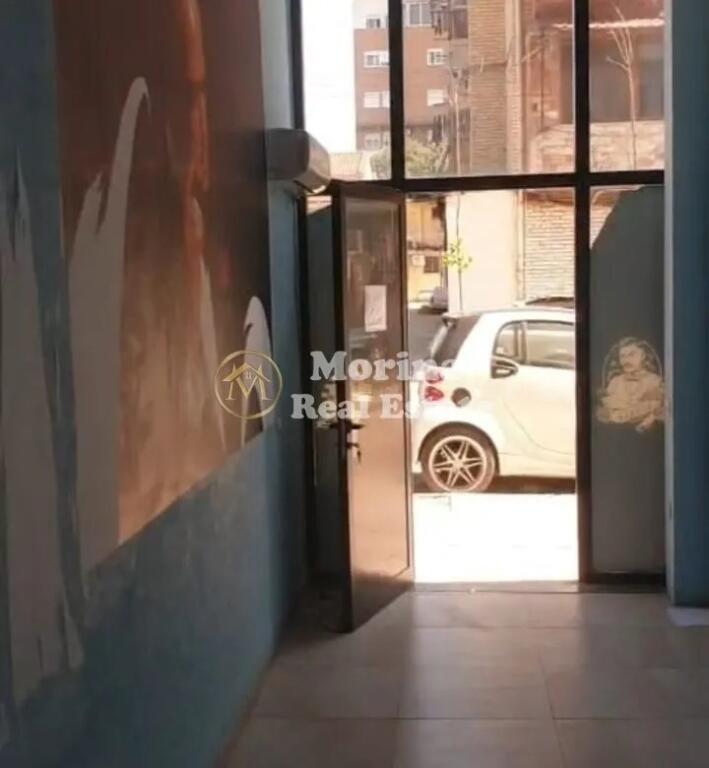 Affitto, Locale Commerciale, presso l'ex Parcheggio degli Autobus, 420 euro/mese