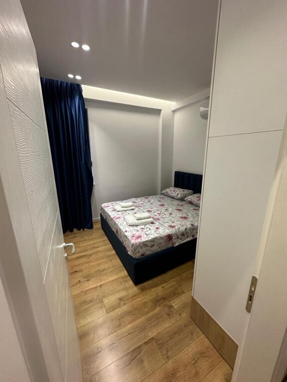 2+1,i mobiluar te quen bar liqeni i thate,cmimi 550 euro