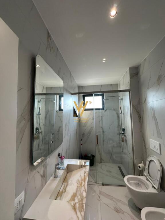 JEPET APARTAMENT 3+1+2+BLK ME QERA TE RRUGA TEODOR KEKO 1.000 EURO