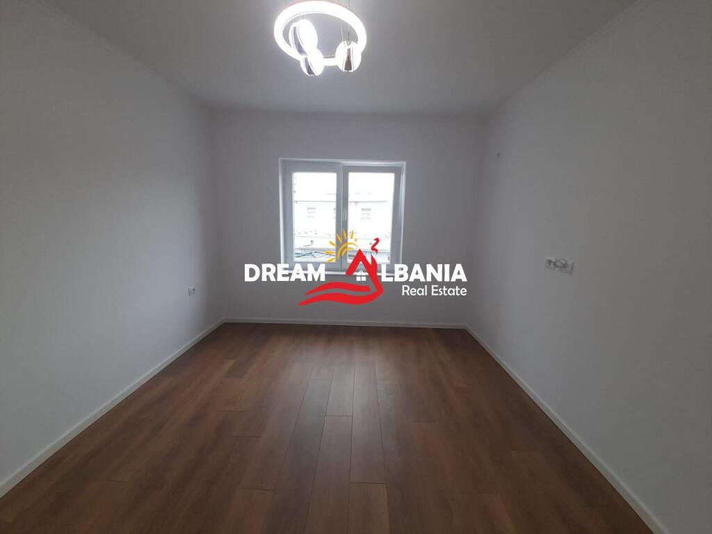 Vendesi in vendita 1+1 a Tiranë e Re, vicino alla Scuola 26 Nëntori (ID 4119444)