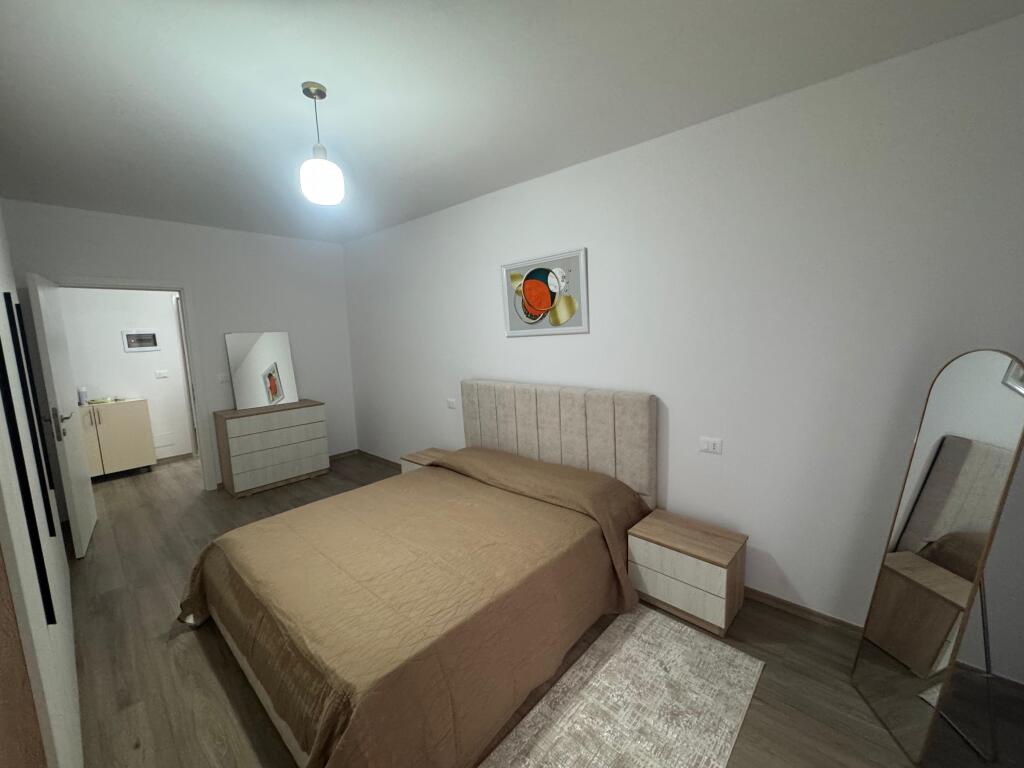 📣 QERA SUPER Apartament 1+1 Me Ballkon 📍 Xhamllik 🛣️ Rruga "Xhanfize Keko" ✨   🏢 Ndertim i Ri  🪜 Kati 2 (Me Ashensor)  🛋️ Mobiluar Me Kushte Bashkekohore  ✅ I Pa Banuar Me Pare   💶 Cmimi 600 Euro