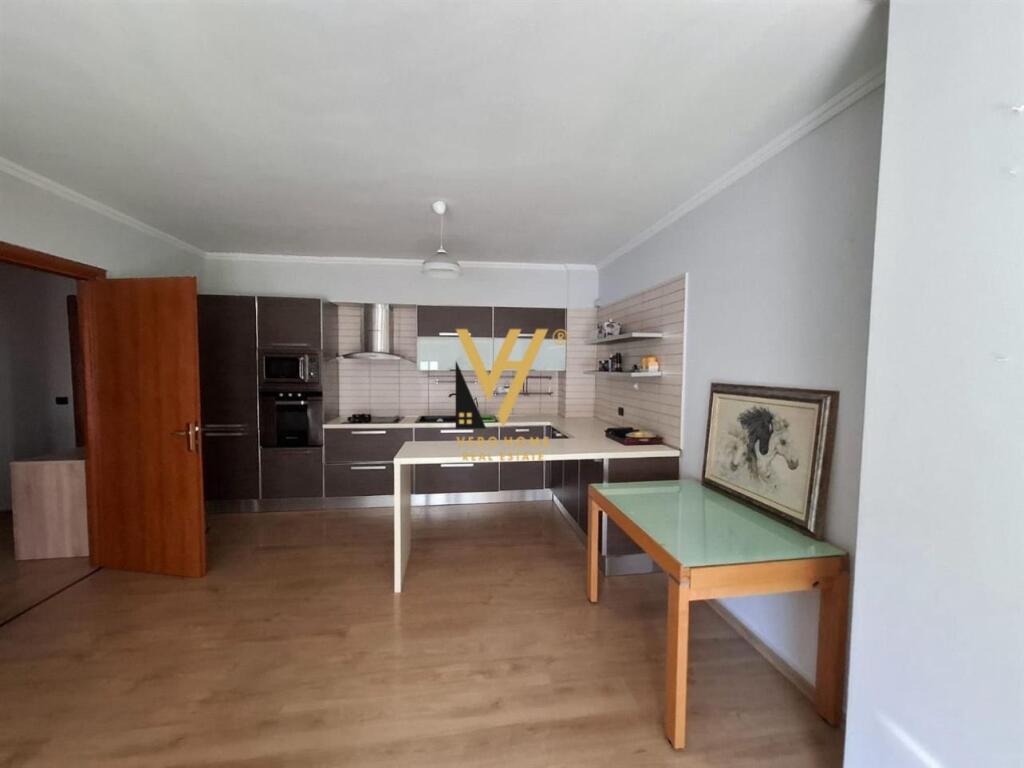 JEPET APARTAMENT 1+1+BLK ME QERA TE JURIDIKU, BLLOK 900 EURO