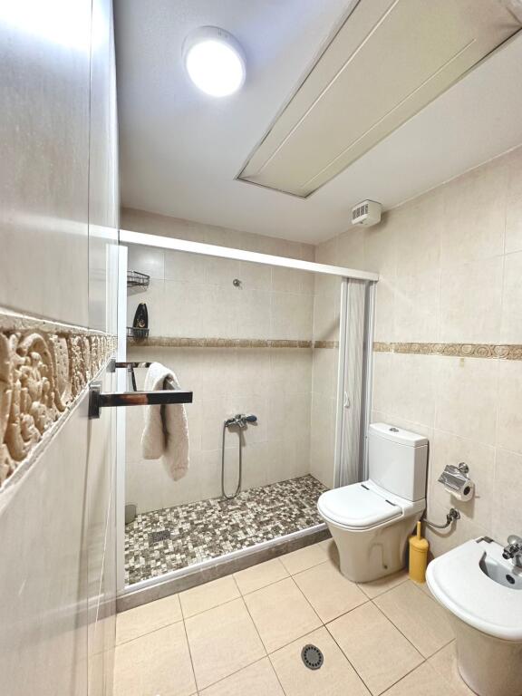 Apartament me qera 2+1+2 Rruga e Barrikadave