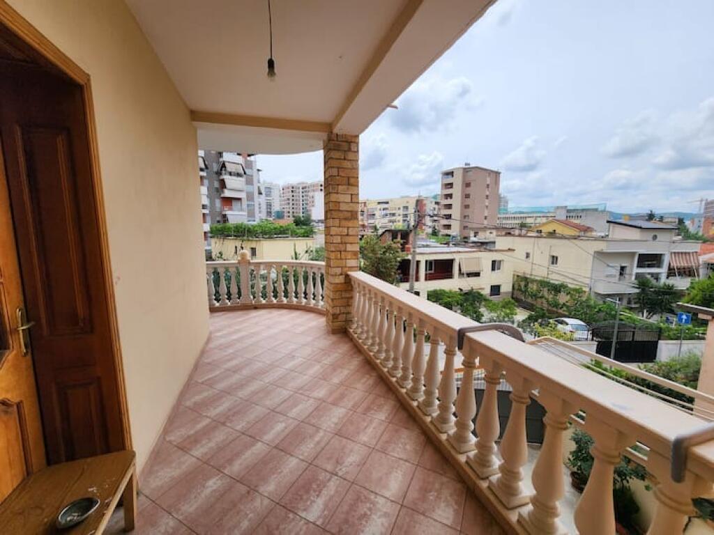 Jepet Me Qera Apartament 2+1+1 Ballkon