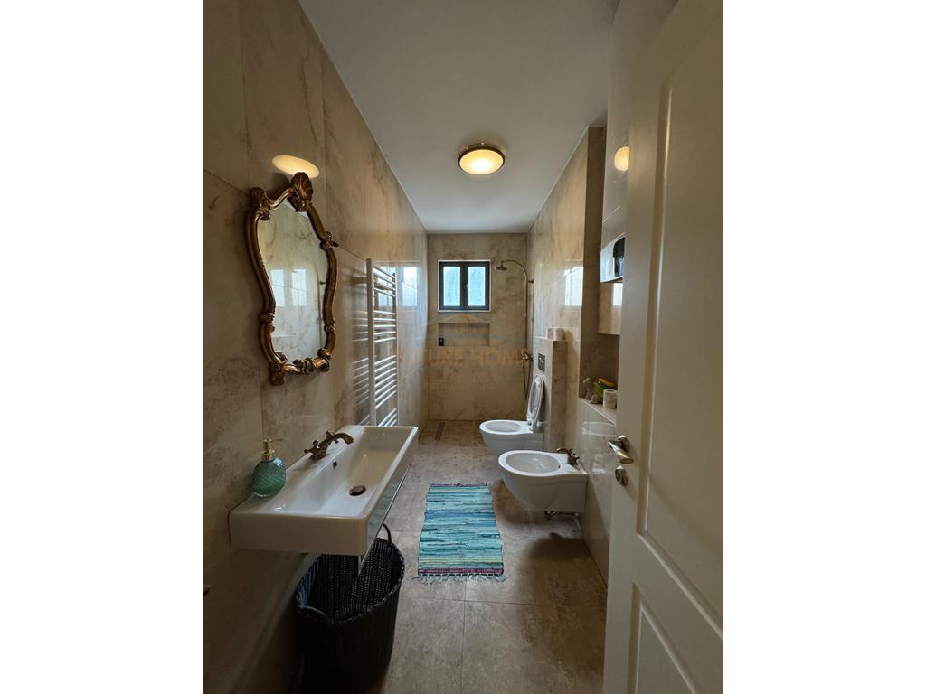 Shitet, Apartament 2+1+2 prane Satdiumit Air Albania
