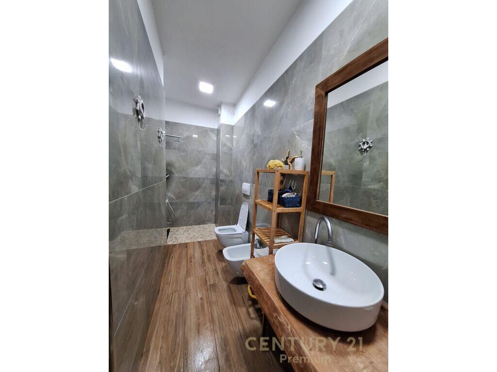 SHITET APARTAMENT 2+1 NE DHERMI ME PAMJE FANTASTIKE NGA DETI!