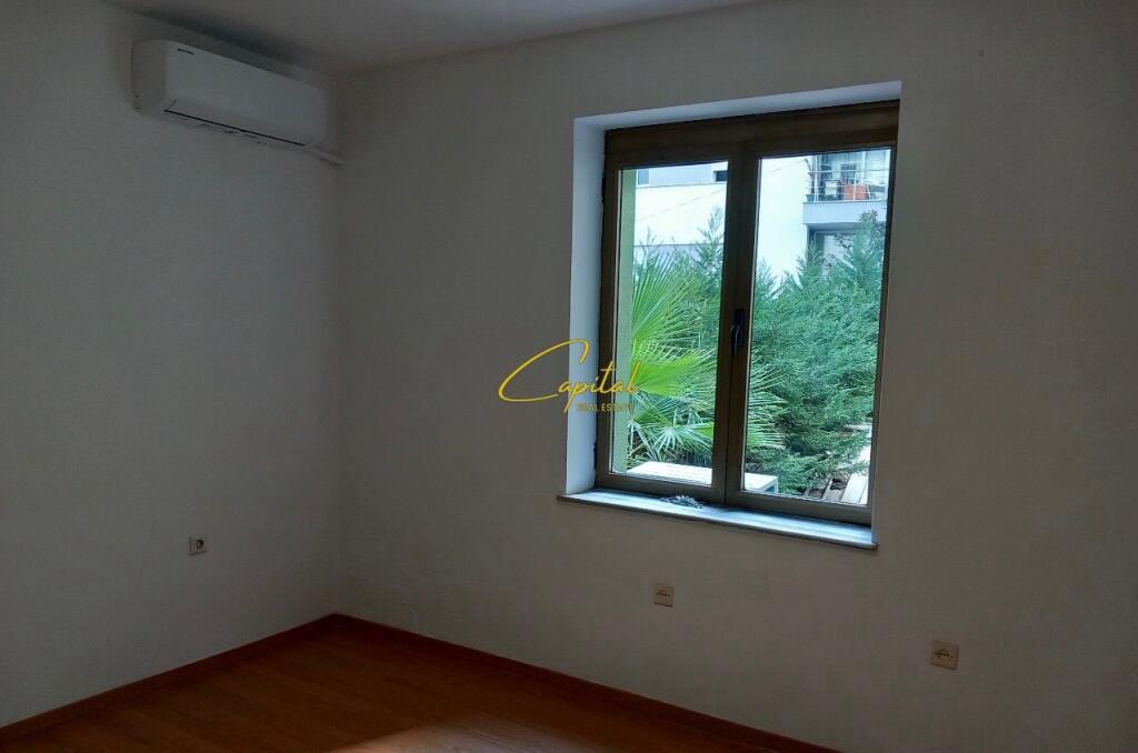 APARTAMENT ME QERA 3+1 PAZARI I RI 60.000 LEKE