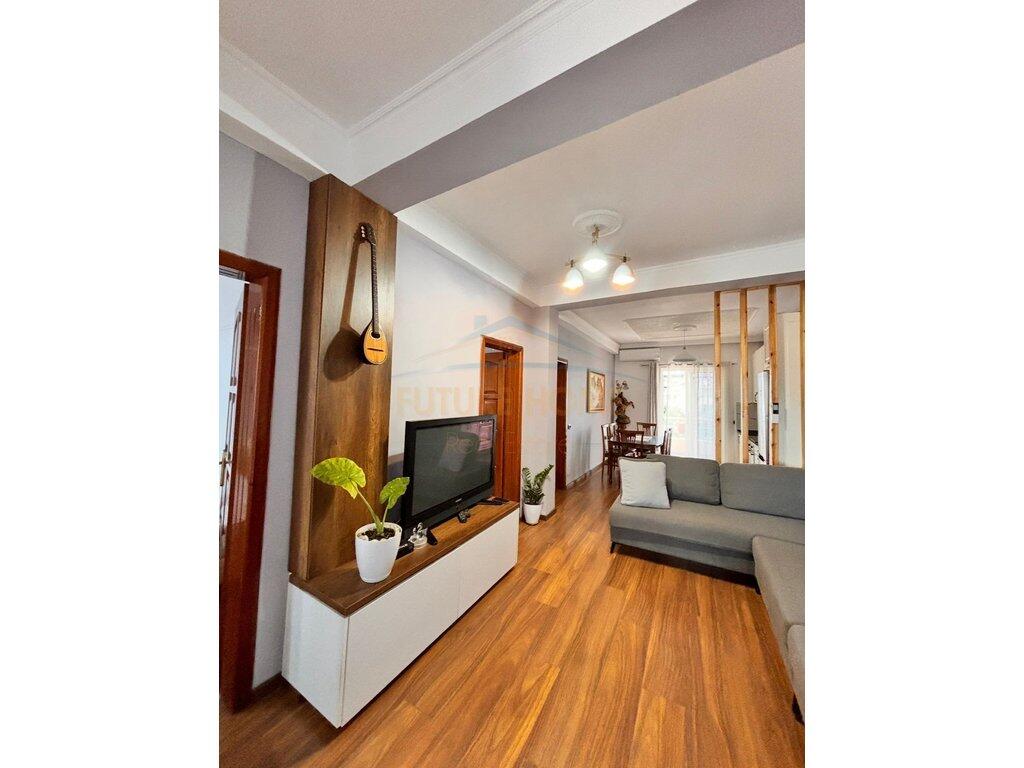 Qera, Apartament 2+1, Rruga 5 Maji, Tirane