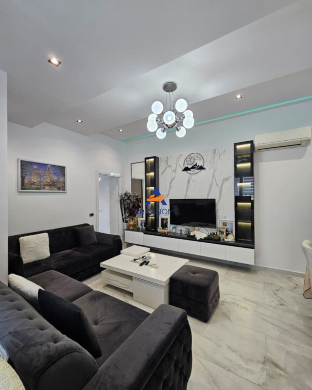 JEPET ME QERA APARTAMENT 1+1+BALLKON TE " RRUGA RRAPO HEKALI,KODRA E DIELLIT" 600 EURO