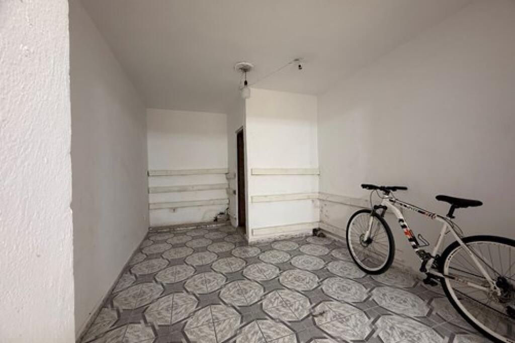 Shop for sale on "Ferit Xhajko" street!