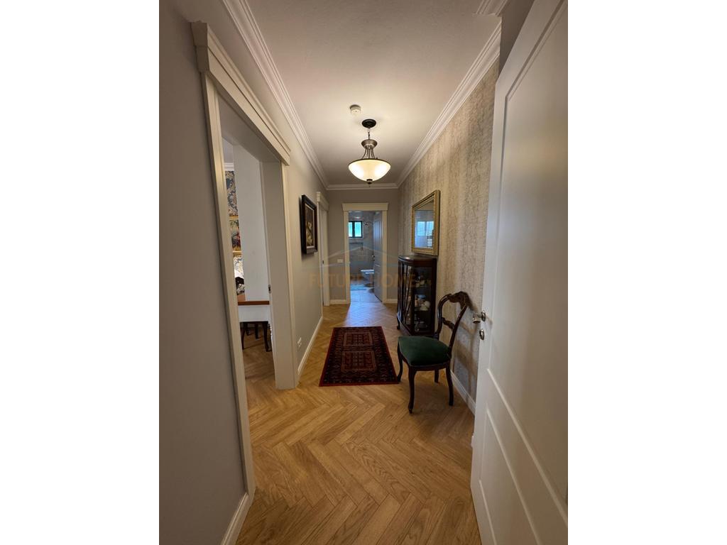 Shitet, Apartament 2+1+2 prane Satdiumit Air Albania