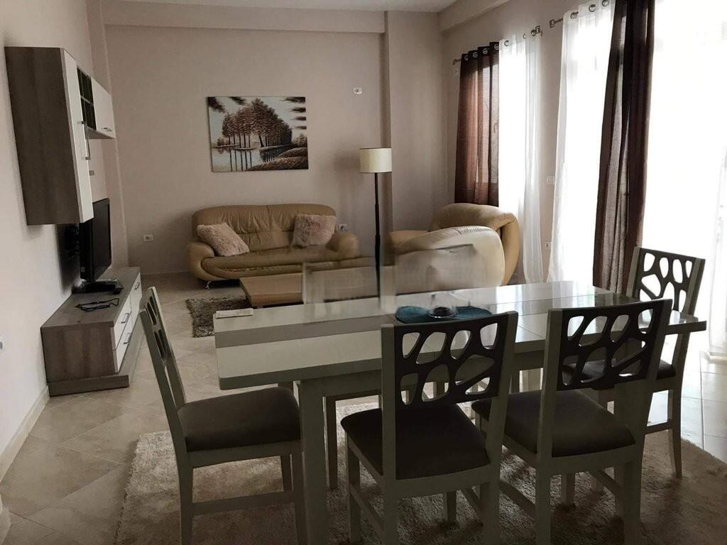 Jepet me qira apartament 1+1 ne rr. Muhamet Deliu ne fresk. 385 € /Muaj