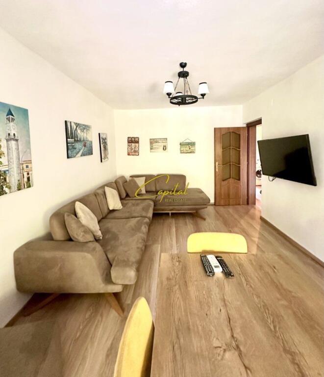 APARTAMENT ME QERA 1+1 ZOGU I ZI 500 EURO