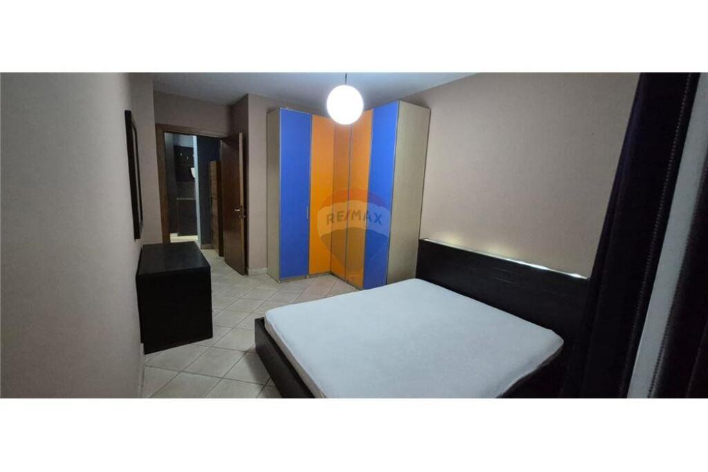 Apartament 2+1 per qira prane Square 21, Rruga e Kavajes.