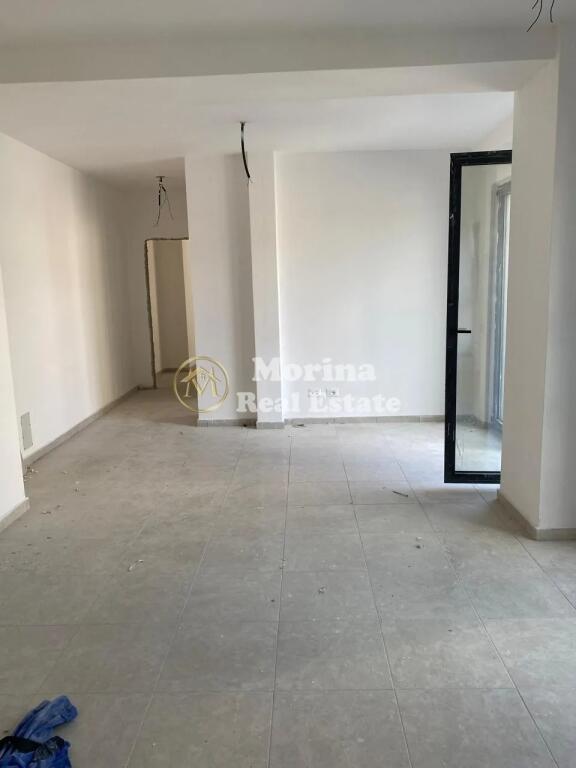 Qera, Apartament 3+1, Pazari i Ri, 800 euro/muaj