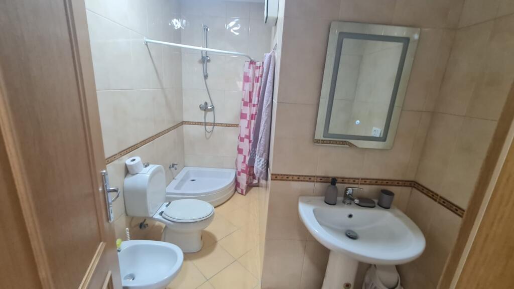 2+1,i mobiluar te zog i zi afer ring center,cmimi 700 euro