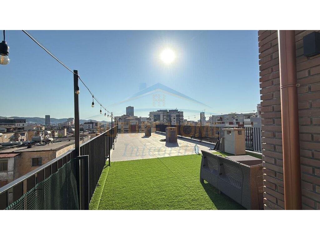Shitet, Apartament 2+1+Verandë+Garderobë, Ish Tregu Elektrik, Tiranë.