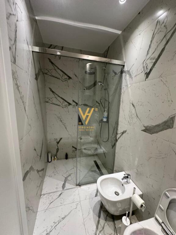 JEPET APARTAMENT 3+1+2+BLK ME QERA TE RRUGA TEODOR KEKO 1.000 EURO