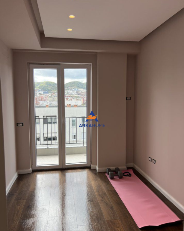 FOR RENT APARTMENT 2+1+2+BALCONY AT "KOMUNA E PARISIT" 1100 EURO