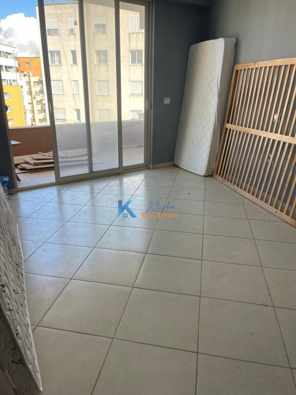 Appartamento 2+1+2 in VENDITA ad Astir, dietro il bar Bohem