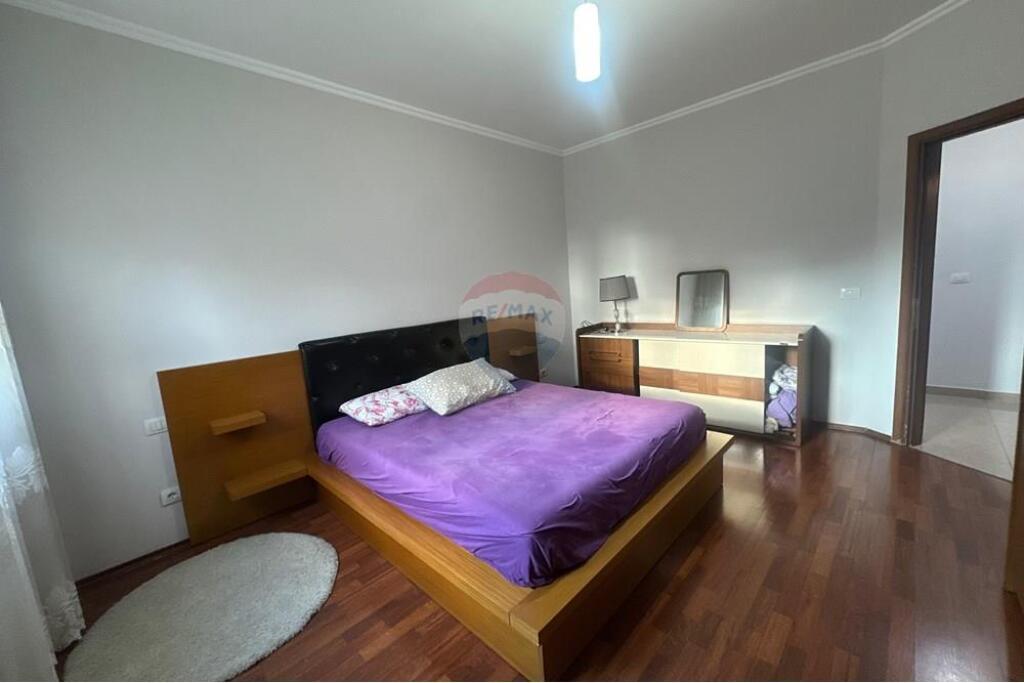Shitet apartament 3+1+2 te Myslym Shyri