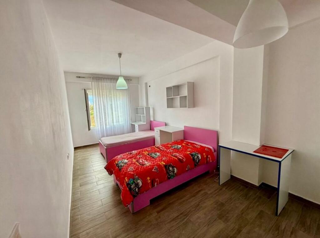 Jepet super apartament duplex (2+1+2) tek rezidenca Kodra e Diellit 2