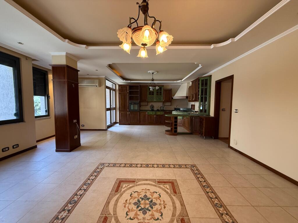 Apartament 2+1 per shitje, ne BLLOK,Mundesi ndarje ne 3 apartamente