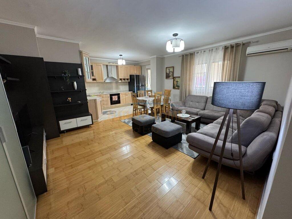 SHITET APARTAMENT 2+1 PRANE STADIUMIT AIR ALBANIA