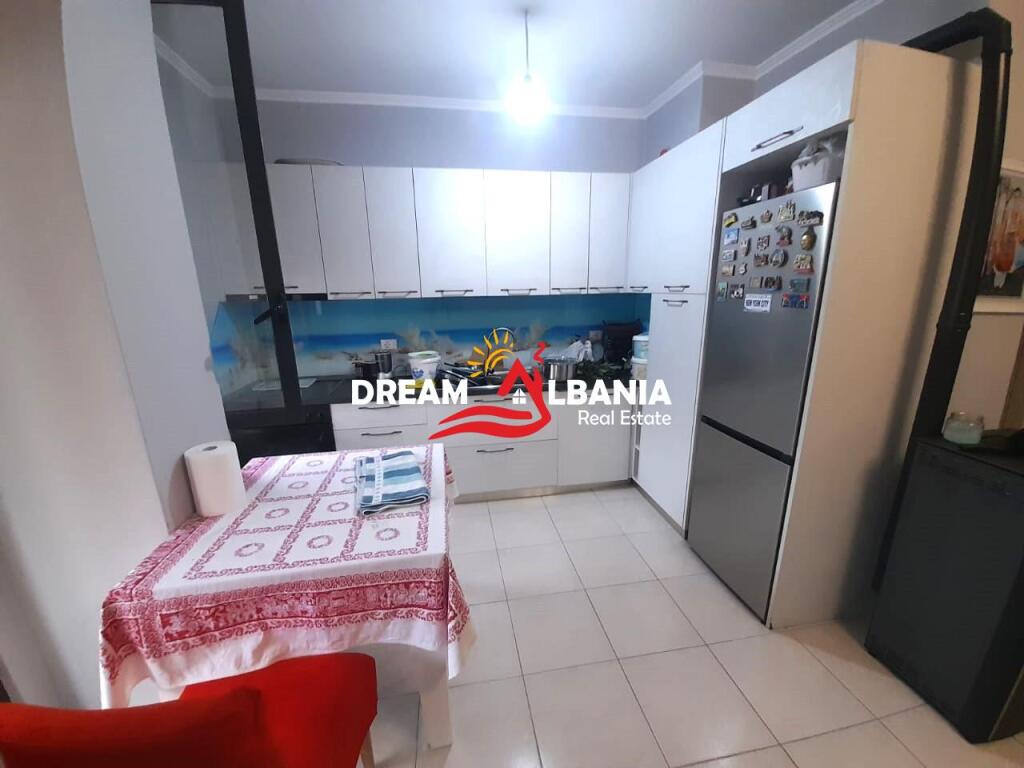 Appartamento 2+1 con Veranda e 2 Bagni in Vendita – Centro di Yzberisht, vicino a Nela 6 (ID 41212073)