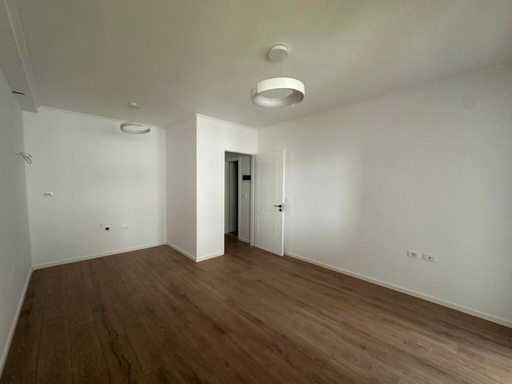 Apartament 1+1 per shitje ne Don Bosko tek Viva Market.